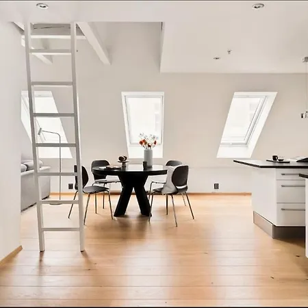 Flott Og Stor Midt I Sentrum Apartamento